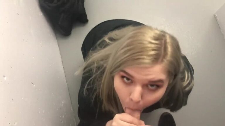 Girlfriend Blows And Swallows In Parking Garage